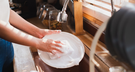 How to clean and maintain your stoneware dinner ware